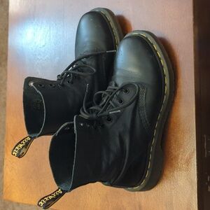Dr. Martin's Pascal black combat boots women's US 7